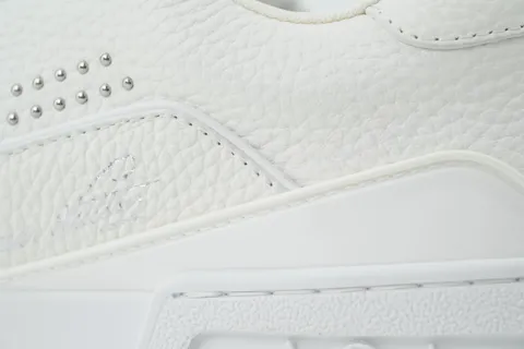 Louis Vuitton Trainer White Studded – photo 5