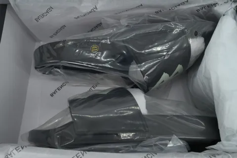 Balenciaga Pool Slide Logo Print – photo 8