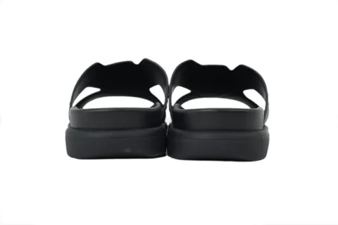 Louis Vuitton Oasis Mule Black Ostrich – photo 4
