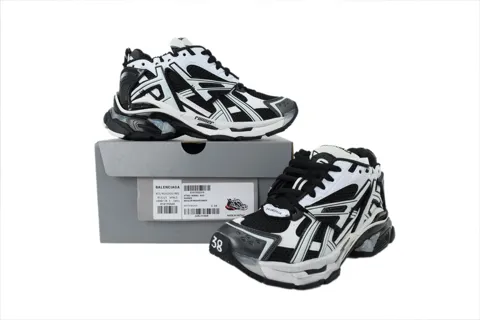 Balenciaga Runner Black/White – photo 7