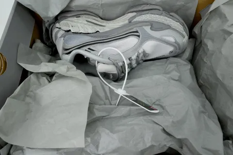 Balenciaga Triple S Gradient Grey – photo 8