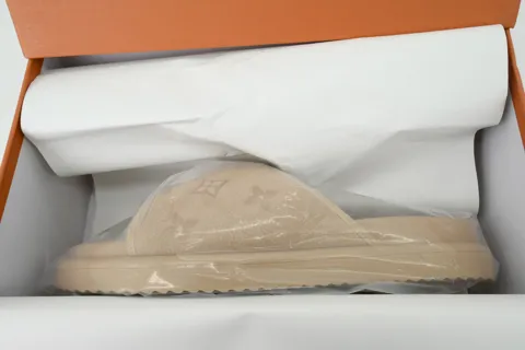Louis Vuitton Miami Mule Beige – photo 8