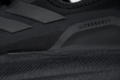 adidas Ultraboost 5 GTX Black Carbon – photo 5