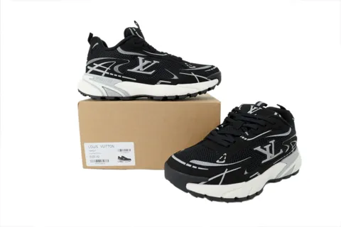 Louis Vuitton Runner Tatic Black Silver – photo 7