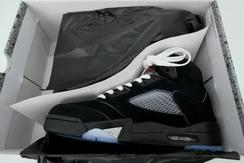 Air Jordan 5 Black Metallic Reimagined – photo 8