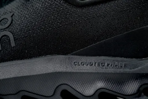 On Cloudtilt Black Eclipse – photo 5