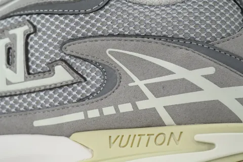 Louis Vuitton Runner Tatic Grey – photo 5