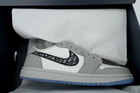 Dior x Air Jordan 1 Low Grey/White – photo 8