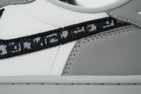 Dior x Air Jordan 1 Low Grey/White – photo 5