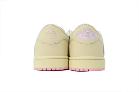 Travis Scott x Air Jordan 1 Low Shy Pink – photo 3