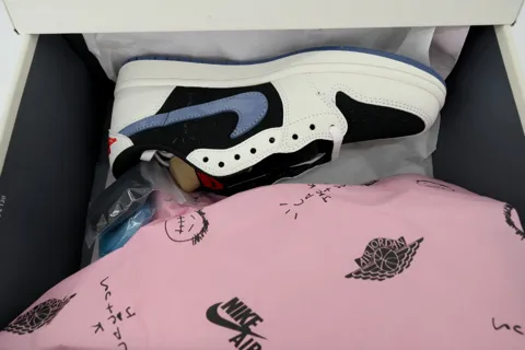 Travis Scott x Air Jordan 1 Low Black Jade – photo 8