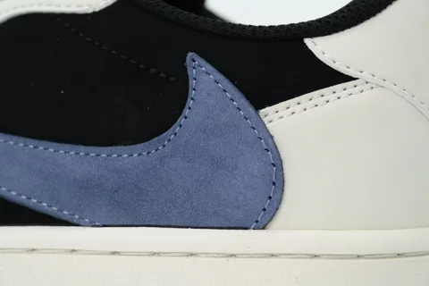 Travis Scott x Air Jordan 1 Low Black Jade – photo 5