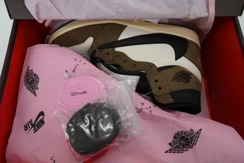 Travis Scott x Air Jordan 1 High Mocha – photo 8