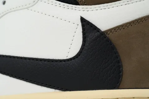 Travis Scott x Air Jordan 1 High Mocha – photo 5