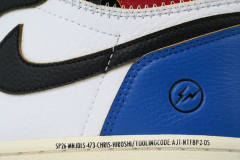 Fragment Design x Air Jordan 1 High Varsity Red – photo 5