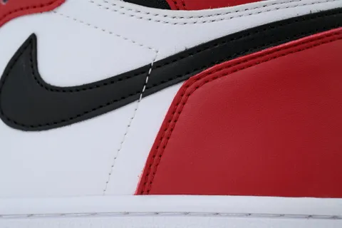 Air Jordan 1 High Chicago – photo 5