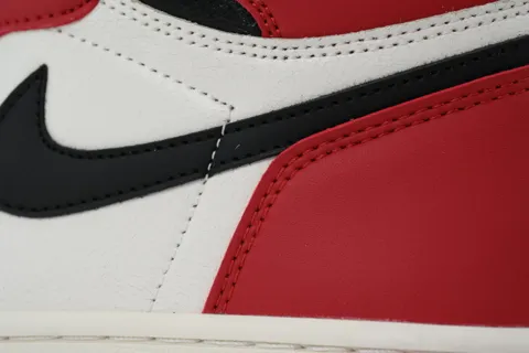 Air Jordan 1 High Chicago Lost & Found – photo 5
