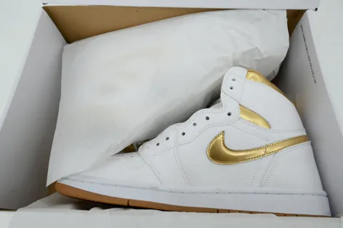 Air Jordan 1 High Metallic Gold – photo 8