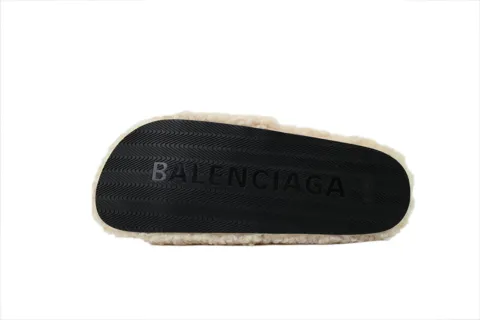NBA x Balenciaga Furry Slide Off-White – photo 3