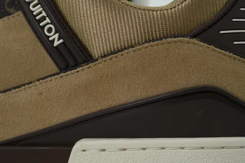 Louis Vuitton Trainer Apricot Suede – photo 5